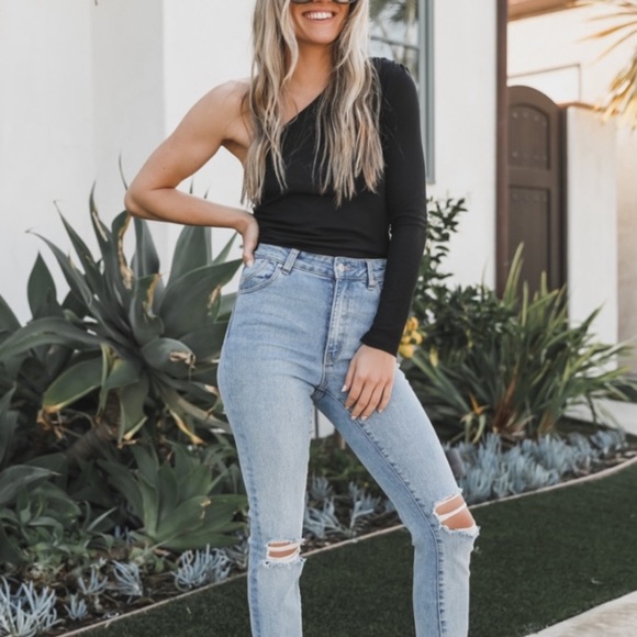 Black Open Shoulder Bodysuit - Picture 4 of 8